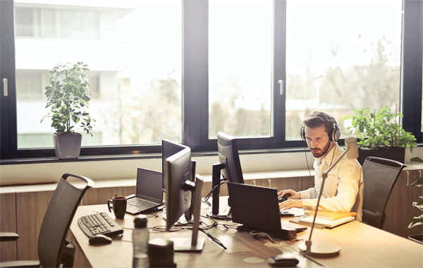 All You Need to Know About  Predictive vs. Preventive IT Maintenance